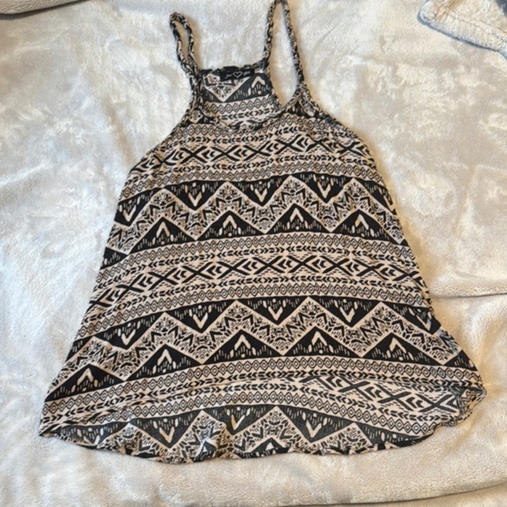 JW Girl || Geometric Hi-Lo Hem Tank Top (M)